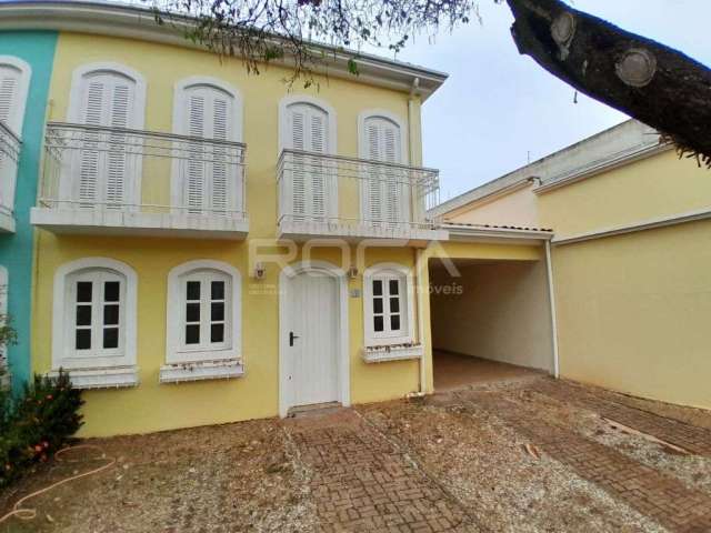 Charmosa casa de 3 dormitórios com churrasqueira e banheira no Jardim Bandeirantes