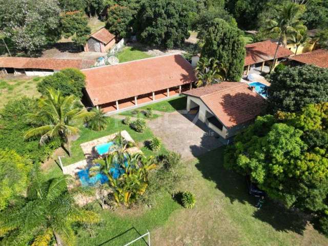 Chácara de luxo com piscina e campo de futebol em São Carlos