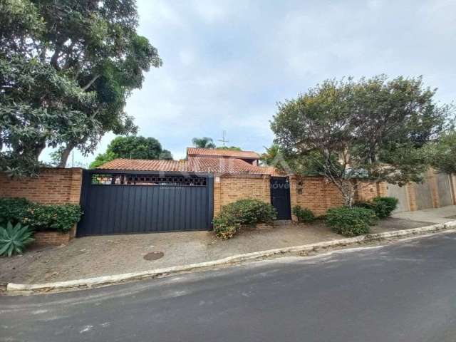 Casa de alto padrão com piscina e sauna na Samambaia, São Carlos