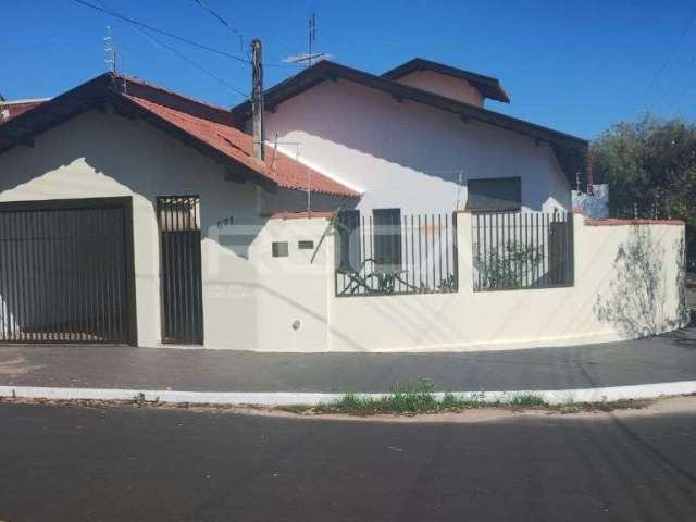 Casa à venda em Samambaia, São Carlos com 3 dormitórios e suíte!