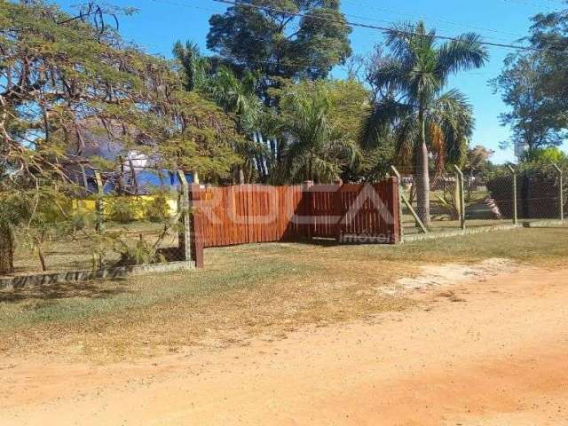 Chácara à venda no Vale Santa Felicidade, São Carlos - Encante-se com este paraíso rural!