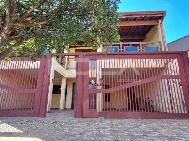 Linda Casa à Venda no Parque Fehr, São Carlos - 3 Dormitórios, Suíte, 4 Garagens