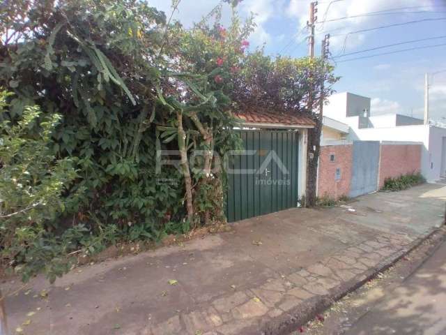 Casa à venda no bairro Jardim Centenário, com 3 dormitórios, sendo 1 suíte