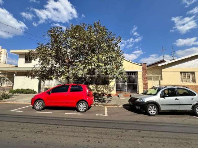 Casa padrão à venda no Centro de São Carlos - 3 dormitórios, garagem coberta