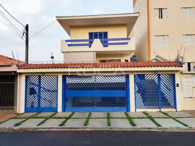 Espaçosa casa de 4 dormitórios para alugar no Jd. Alvorada em São Carlos