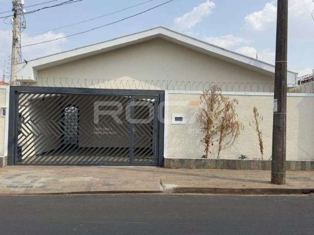 Casa Padrão à venda no Centro, São Carlos - 3 dormitórios, suíte, 2 garagens cobertas