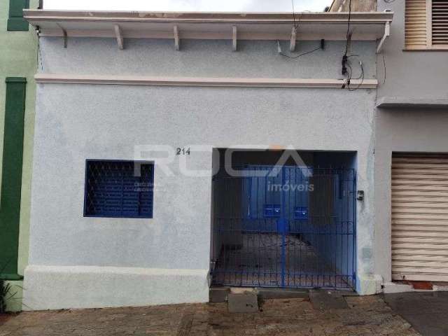 Casa padrão para alugar no Centro de São Carlos: 2 dormitórios, garagem coberta e mais!