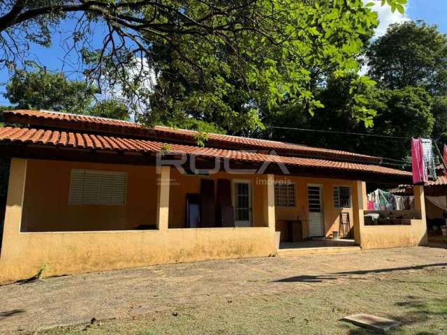 Casa charmosa com 3 dormitórios e amplo espaço de lazer em São Benedito, Ibaté