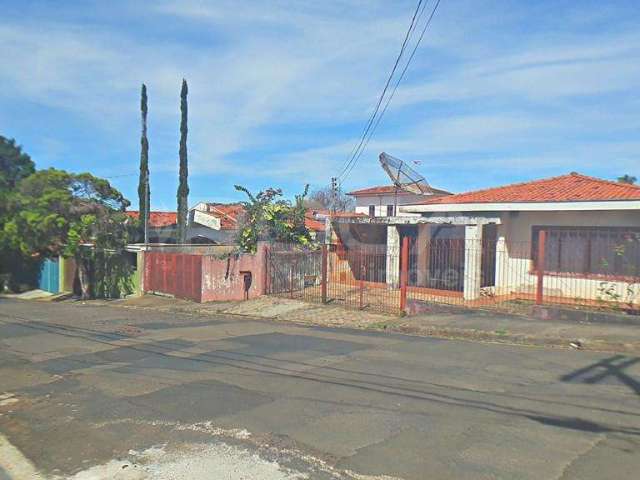 Casa à venda na Vila Faria, São Carlos: 3 dormitórios e suíte!