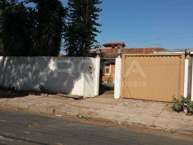 Casa à venda em Nova Estância, São Carlos - 3 dormitórios, suíte e quintal espaçoso!