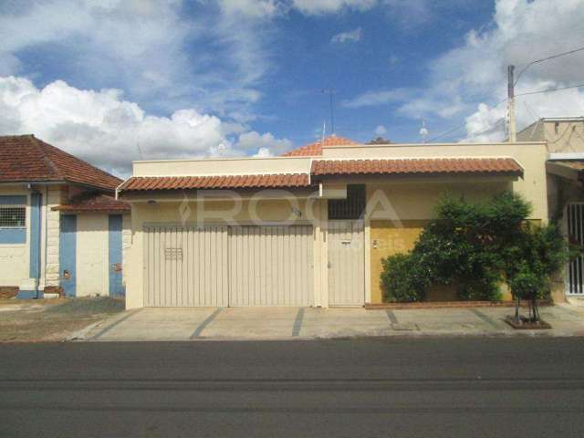 Casa padrão à venda em São Carlos - 4 dormitórios, suíte, 2 garagens cobertas