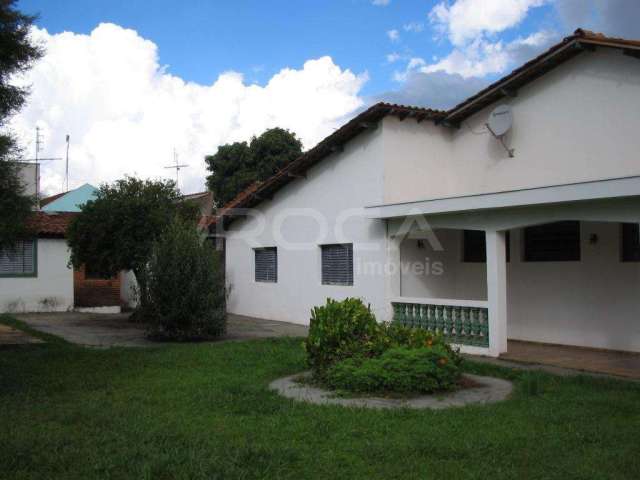 Casa Padrão com 3 dormitórios e piscina em Santa Felícia, São Carlos