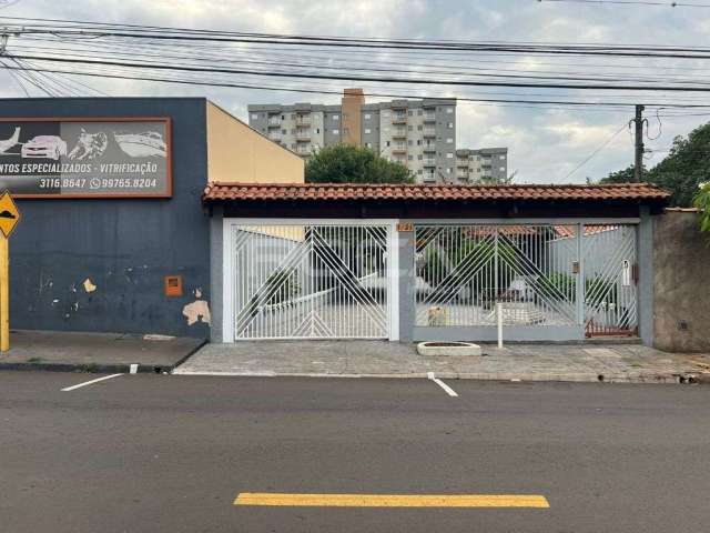 Casa padrão à venda em Cidade Jardim, São Carlos: 3 dormitórios, suíte e 8 garagens