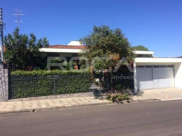 Casa de alto padrão com piscina aquecida e jacuzzi no Centro de São Carlos