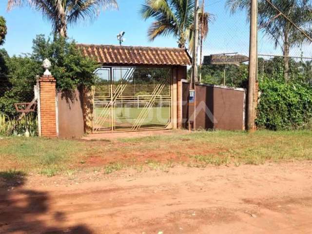 Chácara à venda com campo de futebol e churrasqueira em São Carlos