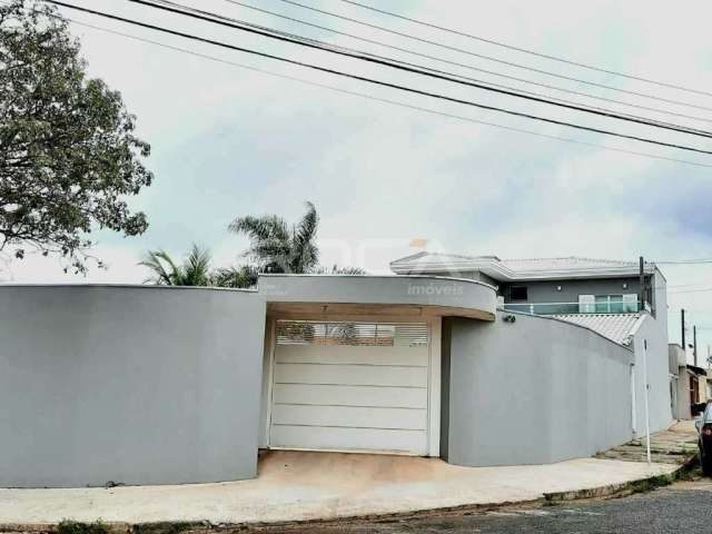 Casa à venda no Parque Fehr, São Carlos: 2 dormitórios, suíte e piscina