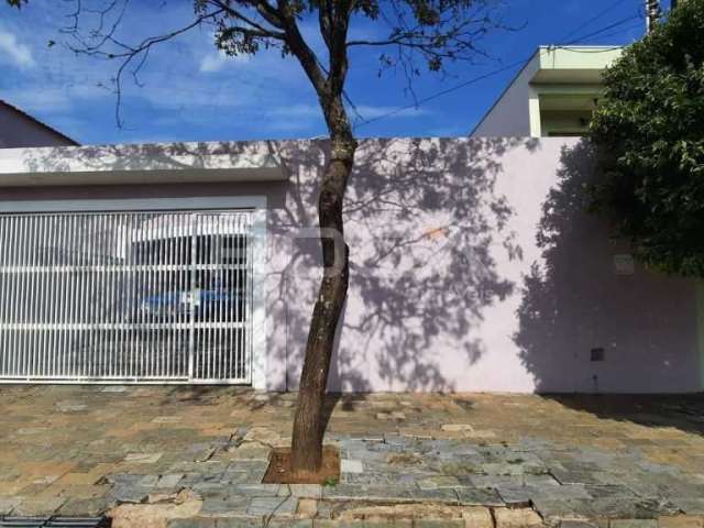 Casa padrão de 3 dormitórios com piscina e churrasqueira na Vila Brasília em São Carlos