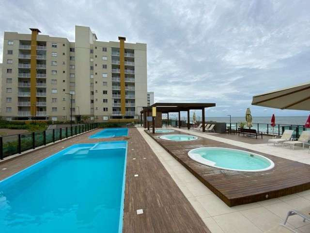 Apartamento pé na areia com 2 dormitórios em barra velha.