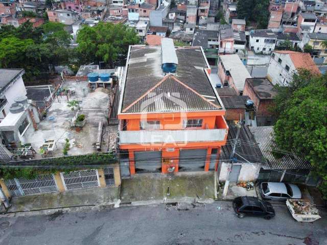 Prédio com 12 kitnets, 1 apto de 2 dormitórios, 1 salão e 1 casa à venda, para investimento, 500m²