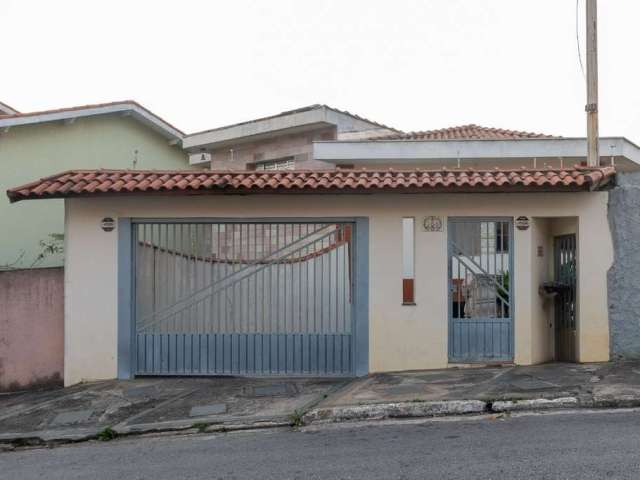 Casa tipo para venda com 3 quartos, 184m²