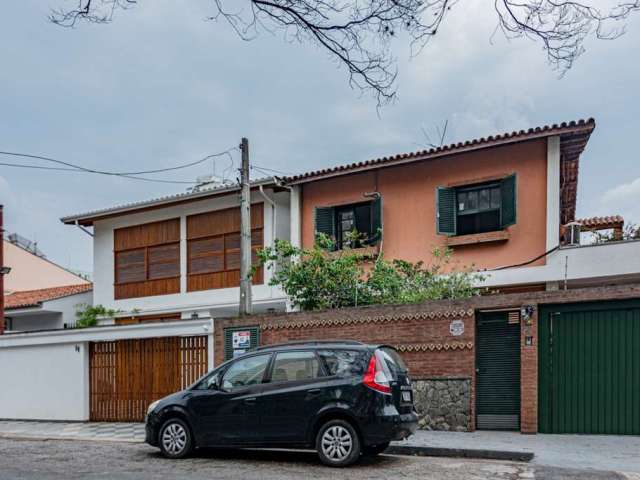 Casa tipo para venda com 4 quartos, 250m²