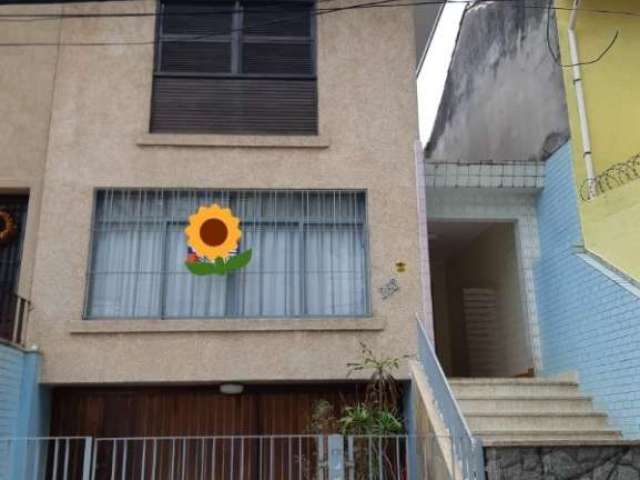 Casa espaçosa no Jardim da Gloria, há 1,3 km do metro Santos Imigrantes.