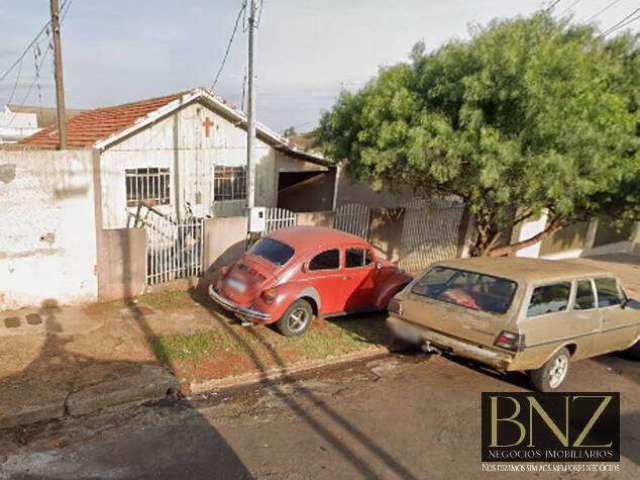 Terreno com duas casas no quintal para Venda no Jardim Coroados