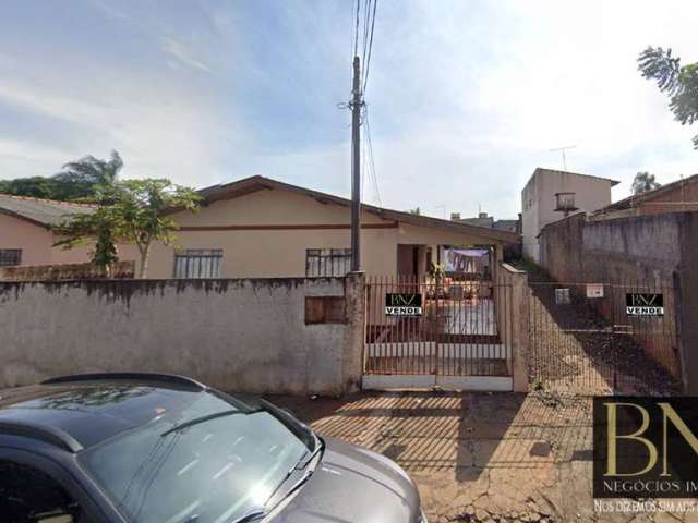 Terreno com 02 Casas à Venda na Vila Triângulo