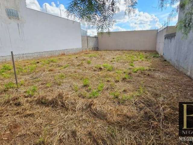 Terreno à Venda no Jardim Universitário