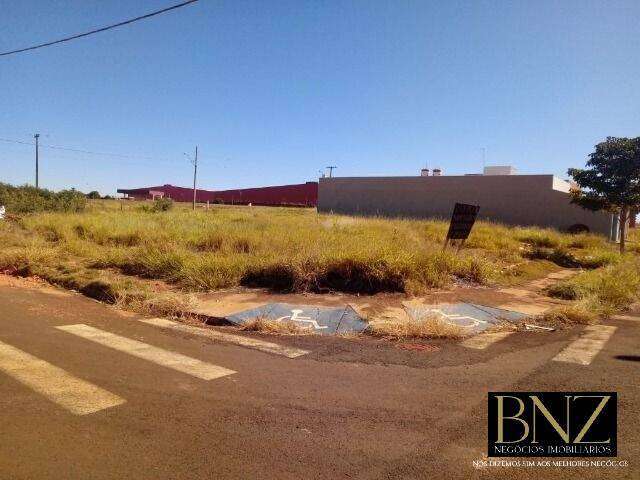 Terreno de esquina no Jd. Interlagos II