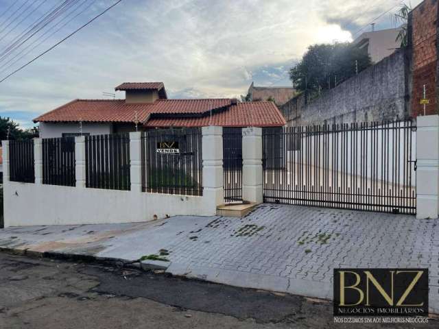 Casa à Venda no Jardim Santo Antônio - Espaço e Conforto para sua Família!