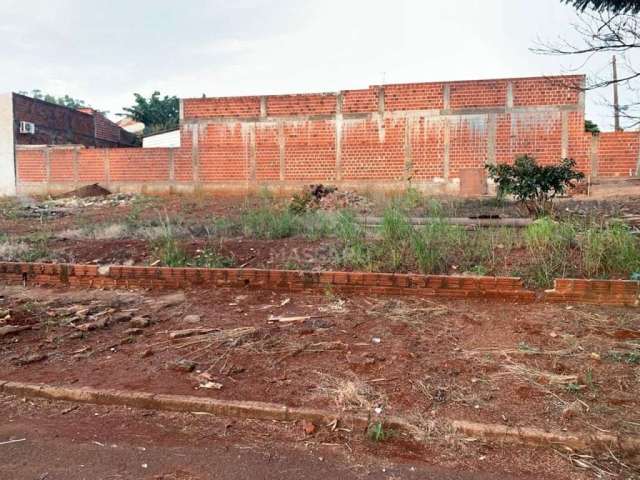 Terreno à venda na Rua Pioneiro Salvador Kessa, Jardim Rebouças, Maringá por R$ 250.000