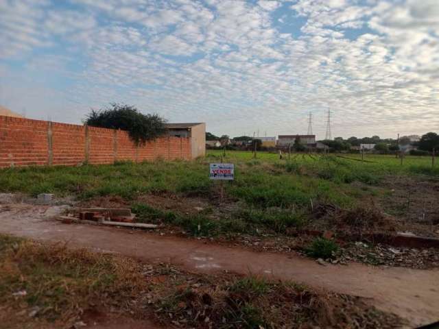 Oportunidade de adquirir terreno inteiro no jardim três lagoas - bem habitado e pronto para construir