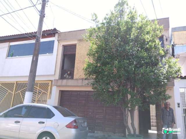 Casa assobradada Vila Ema em rua tranquila sem saída