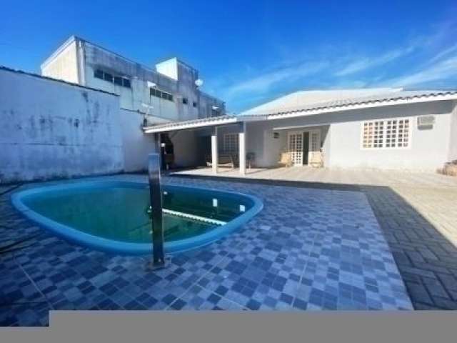 Vende se casa com piscina, cohapar, guaratuba/´pr