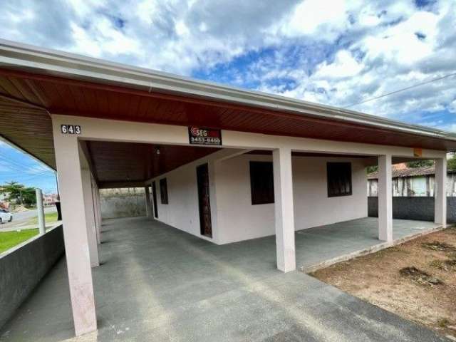 Vende se casa de esquina com bom espaço de terreno, Nereidas, Guaratuba/PR.