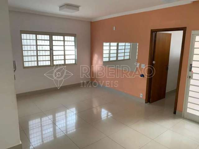 Casa toda em porcelanato com 3 dormitórios e área de churrasco