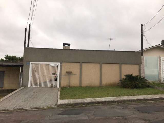 Excelente Casa com Edicula, Terreno amplo, por R$ 580.000,00 no Xaxim, Curitiba/PR