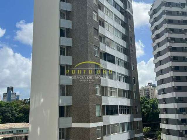 Apartamento à venda no melhor do Itaigara, próximo a Praça Ana Lucia Magalhaes. São 3 quartos, send