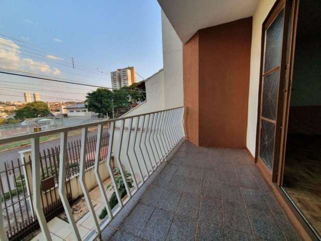 Sobrado com 3 dormitórios à venda, 248 m² por R$ 680.000,00 - Vila Marumby - Maringá/PR