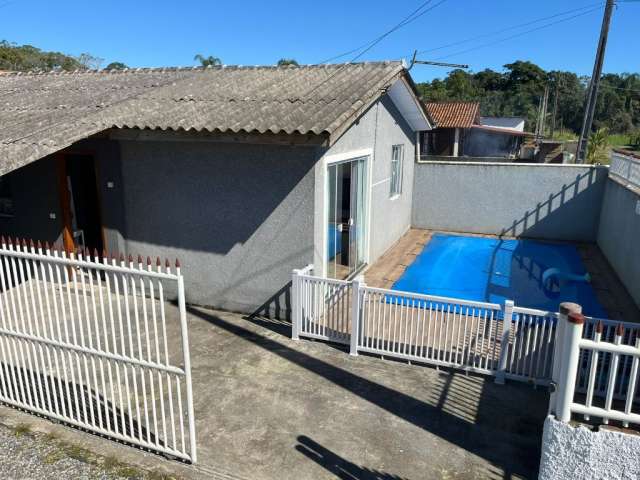 Linda casa com piscina 3 quartos