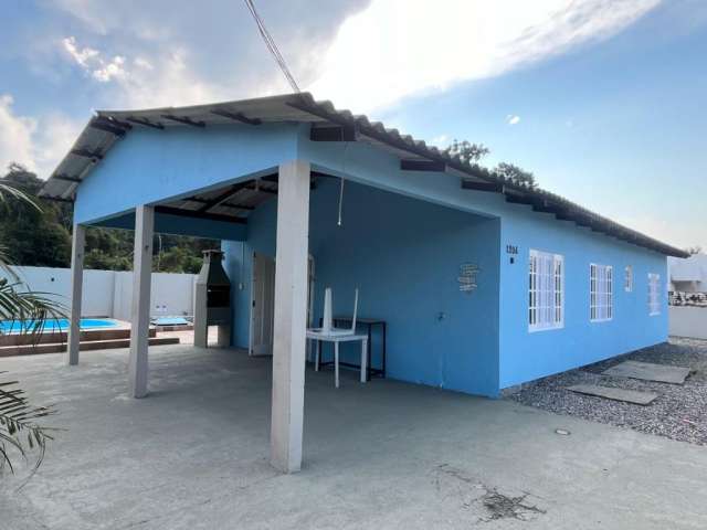 Linda casa com piscina região nobre