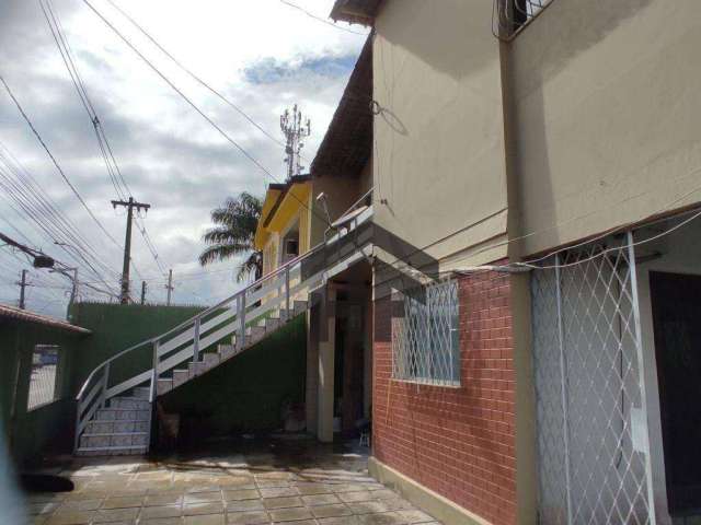 Casa com 2 Pavimentos de 9 Quartos em Afogados, Recife