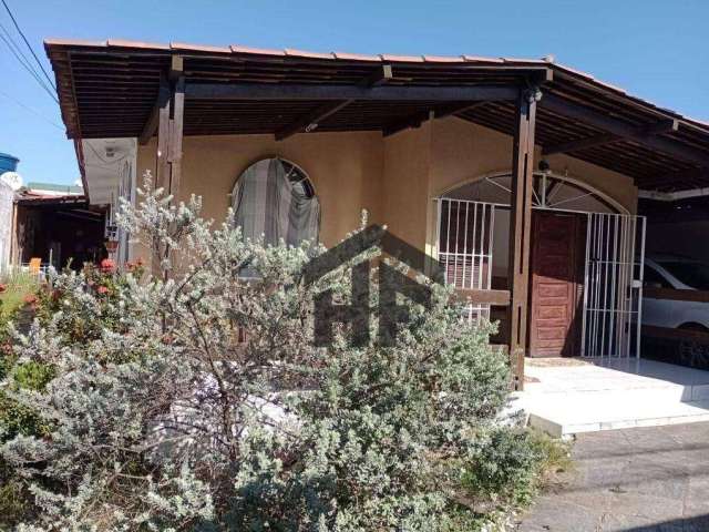 Casa à venda, com 3 quartos sendo 2 suites, com edícula, localizada no Janga, Paulista - PE.