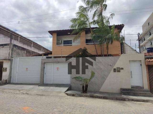 Casa de 2 pavimentos para alugar ou vender, com 7 quartos, localizada em Caiuca, Caruaru - Pernambuco.