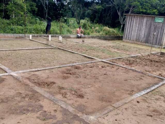 Terreno c/ 375,00 + fundação de casa de 140m2 -  dist.280m do mar.