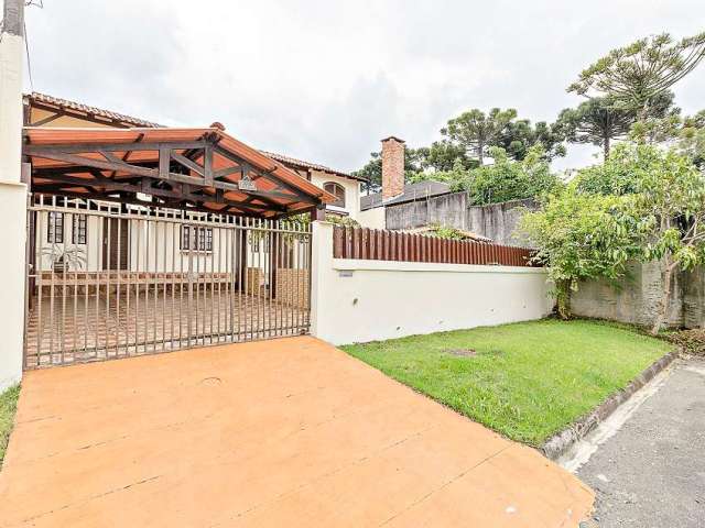 Sobrado com 200m² e 5 quartos no Ecoville