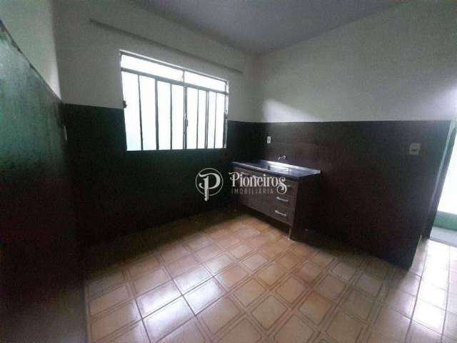 Edícula com 1 dormitório para alugar, 30 m² por R$ 600/mês - Interlagos - Londrina/PR