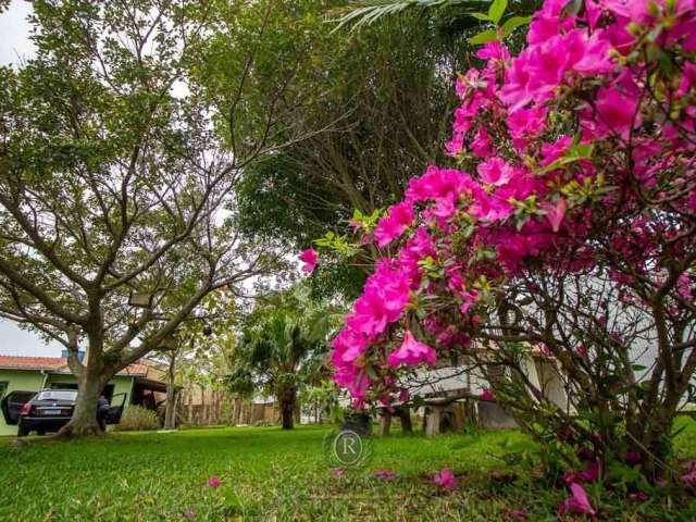 Duas casa e dois terrenos pertinho da beira mar