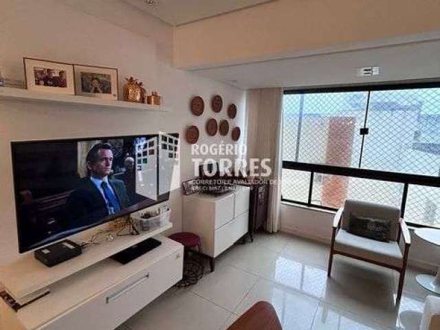 Apartamento à venda de 2/4 sendo 1 suíte e 1 garagem com 72 m² no Costa Azul